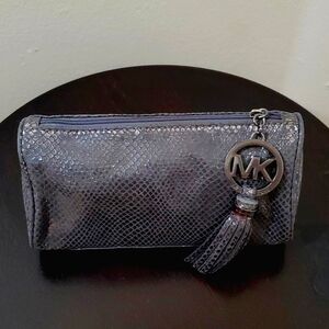 EUC: MICHAEL KORS FAUX SNAKE SKIN PURSE 👛